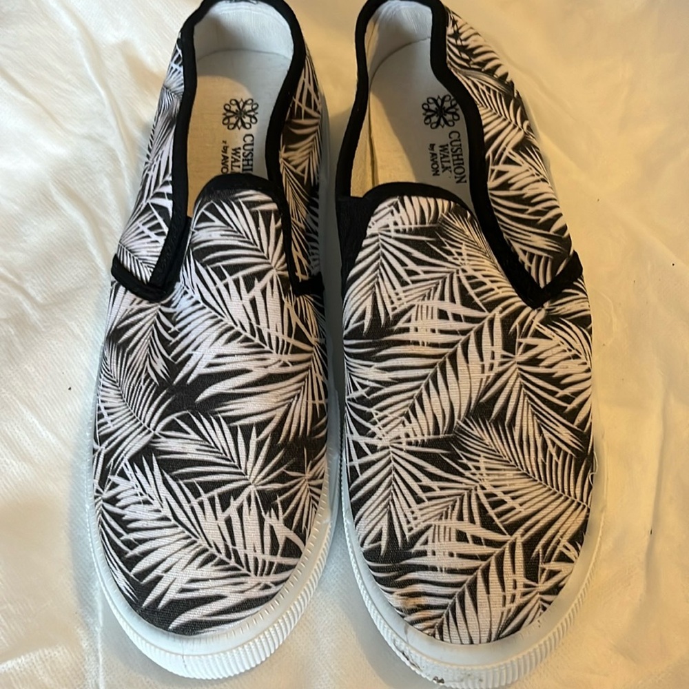 New slip on canvas sneaker